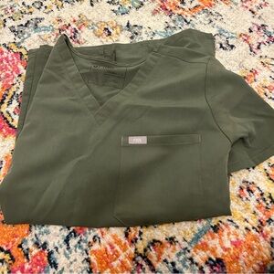 COPY - Med fig scrub top